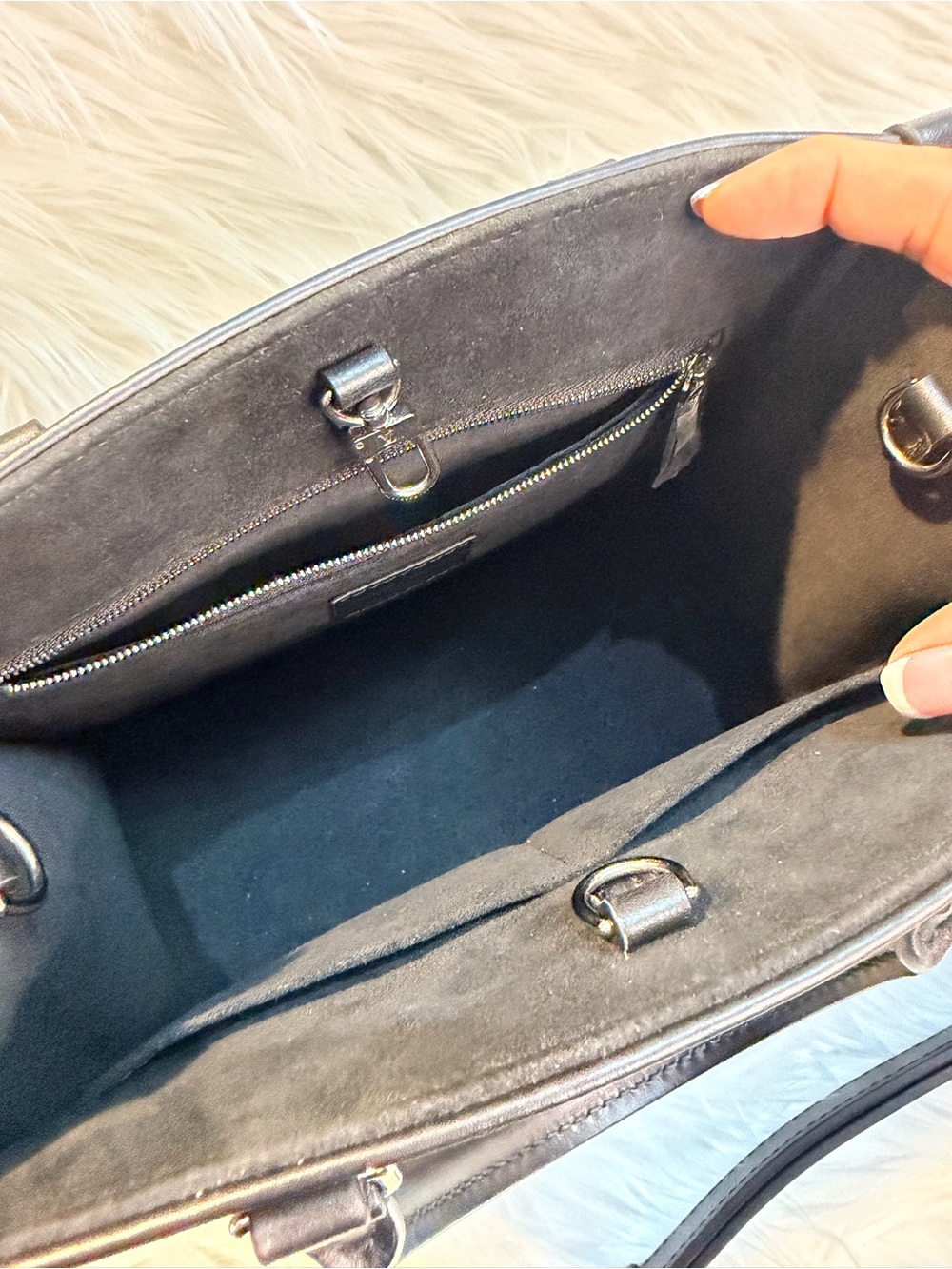 Louis Vuitton Black Leather Monogram Embossed On The Go PM with 2 straps - Picture 12 of 16
